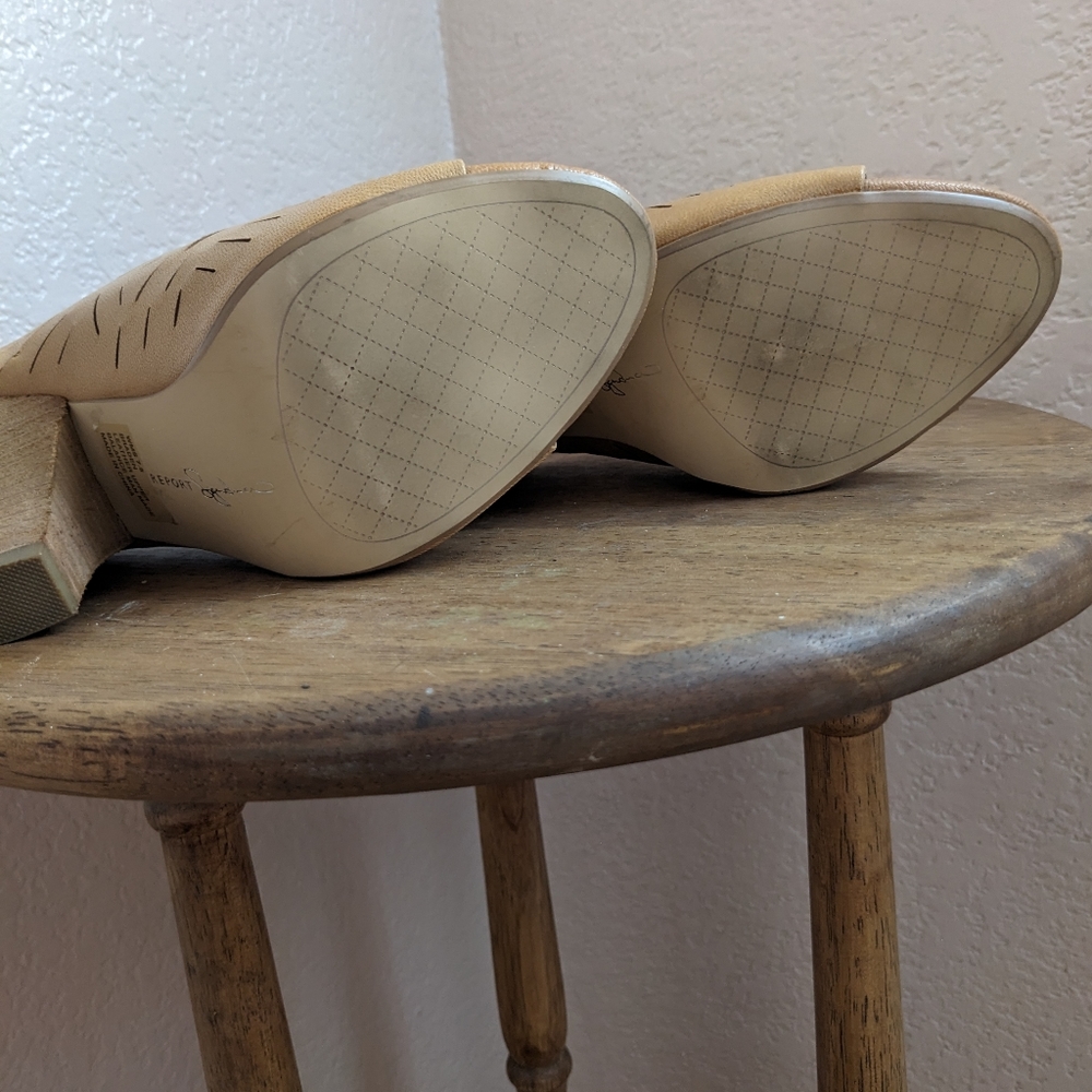 Report Signature Tan Heel Mule Slip On. Size 7.5. - image 5